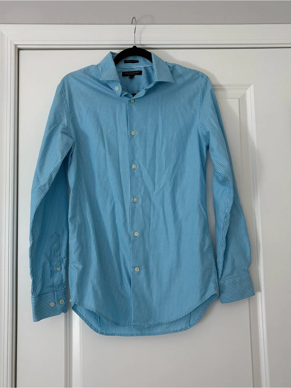 Banana Republic Men’s Blue and White Pinstripe 120s Supina Cotton Dress Shirt